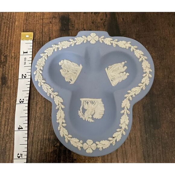 WEDGWOOD JASPERWARE PALE BLUE LIDDED COVERED TRINKET BOX / RING PLATE Set of 2 - Picture 9 of 11